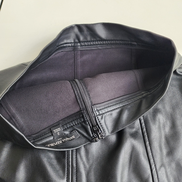 Banana Republic Women's Black Faux Leather Unlined Polyurethane Skirt Stretch 2 - Picture 10 of 10